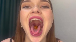 Goddess Cumming as she Swallows her Snack
