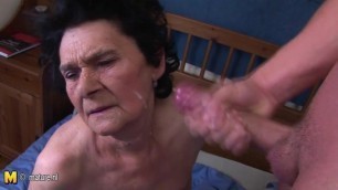 Amateur granny loves the taste of young cum