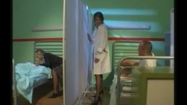 Female nurse starts a hot hospital 4-way